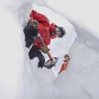 Zimą na wysokogórskich trasach kluczowe jest posiadanie lawinowego ABC, czyli łopaty,...