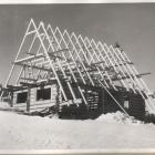 Budowa Bacówki na Rycerzowej Fot. Archiwum COTG PTTK Data wykonania zdjęcia 22.02.1975