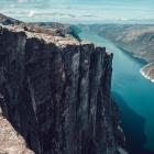 Lysefjorden czasem zaskakuje. Z jednej strony majestatyczna skał i zachwycająca...