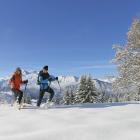 Rakiety śnieżne ułatwiają nam dojście do zasypanych i niedostępnych miejsc. Zdjęcie TSL...