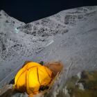 Widok z C4 Lhotse w kierunku przełęczy południowej i szczyt Everest