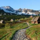 Dolina Gąsienicowa wiosną. Fot. Jan Piotr, Adobe Stock.