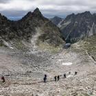 Podejście na Rysy od strony słowackiej – w dole Chata pod Rysami. Zdjęcie Mikołaj...