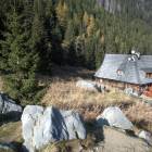 W 1953 roku z grani Długiego Giewontu zeszła lawina kamienna. Głazy do dziś leżą w...