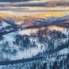 Słońce i śnieg, czyli zimowe barwy Worka Raczańskiego. Zdjęcie Jakub Krawczyk /...