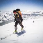 Skitury na wulkanie Antuco w prowincji Biobio, Chile. W tle jezioro Laguna del Laja....