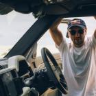 Andrzej Bargiel i Defender Fot. Land Rover