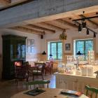 Klimat schroniska to dla nas drewniany budynek
na leśnej polanie otulonej jodłowym...