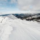 Zimą Karkonosze to bardzo niebezpieczne góry. Zdarzają się tu lawiny. Zdjęcie Adobe Stock