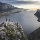 Widok na jezioro Garda od północy, po lewej masyw Monte Baldo. Zdjęcie APT Garda...