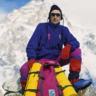 Andrzej Zawada na tle K2, zimowa wyprawa 1987/1988 r. Zdjęcie Fundacja Himalaizmu...