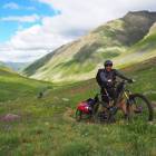 Turcja, Góry Pontyjskie, Hendrik ze swoją towarzyszką Anną pod Kaçkar Dağı jadą na...