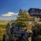 Góry Stołowe, schronisko na Szczelińcu w pełnej okazałości. Zdjęcie Rafał Kotylak