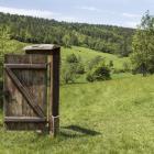 Symboliczne drzwi we wsi Czarne Fot. Michał Parwa