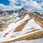 Czerwone Wierchy wiosną. Fot. Piotr Szpakowski, Adobe Stock.