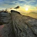 Beskid Śląski, wschód słońca z Malinowskiej Skały. Zdjęcie Joachim Czaja beskidyrowerem.eu