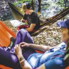 Hamak to nie tylko nocleg, ale też sposób na chwilę relaksu w ciągu dnia. Zdjęcie...