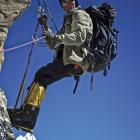 Ryszard Pawłowski w roli przewodnika na Ama Dablam. Zdjęcie Ryszard Zawada