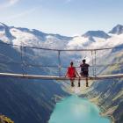 Wiszące mostki to jedna z atrakcji w Zillertal | Fot....