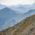 Ludzie w obliczu gór czyli ścieżka na Starorobociański Wierch widziana z okolic...