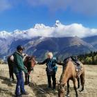 Odpoczynek w gruzińskim Mazeri w miłym towarzystwie podczas przemierzania...