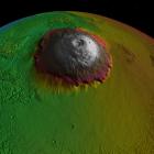 Olympus Mons na Marsie w fałszywszym schemacie kolorów z uwypukloną plastyką terenu |...