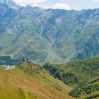 Widok na kościół Cminda Sameba. Zdjęcie Bartek Obrzut