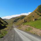 Dolina rzeki Argun i kamienna wieża Lebaiskari | Fot. Konrad Tulej