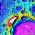 Krater Zeeman na Księżycu. Obraz:...
