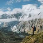 Przygodę psa z górami warto zacząć od dłuższych spacerów. Zdjęcie arch. Piotra...