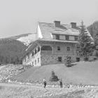 Schronisko Warszawskiego Klubu Narciarskiego na Polanie Chochołowskiej, lata 30. fot....