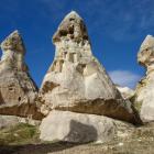  Turcja - Kapadocja: DolinęGołębią. Już wieki temu upatrzyli sobie mnisi, dłubiący w...