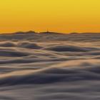 Pradziad (1491 m n.p.m.), widok z okolicy Czoła w Karkonoszach, odległość 125 km....