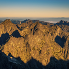 Tatry Słowackie, urwiste ściany Tatr wydają się nie do zdobycia. Zdjęcie Bogdan Bafia...