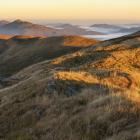 Spojrzenie z Tarnicy w stronę Szerokiego Wierchu, dalej Połoniny – Caryńska i...