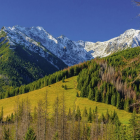 Wiosenne spojrzenie na zaśnieżone szczyty. Fot. Rafał Kotylak