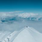 Andrzej Bargiel i Dawa Speed Sherpa na szczycie Mount Everest fot. Bartek Bargiel_Red...