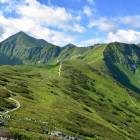 Tatrzańskie panoramy najlepiej podziwiać wcześnie rano. Możemy wtedy obcować z przyrodą...