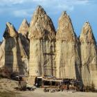  Turcja Kapadocja: Dość dwuznacznie kojarzące się krajobrazy Doliny Miłości Fot....