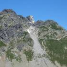 Obryw skalny na Niebieskiej Turni we wschodniej grani Świnicy. Zdjęcie Maria Król TPN

