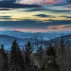 Hrobacza Łąka, to także niezapomniane widoki na Tatry i okalające ją beskidzkie pasma