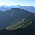 Widok w kierunku Tatr Wysokich, na horyzoncie m.in. Wysoka, Gerlach i Krywań. Zdjęcie...