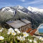 widok na schronisko Olpererhütte, a w dole – jezioro Schlegeis Fot. Tirol Werbung GmbH