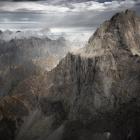 Widok z Rysów na Ganek (2462m n.p.m.) – szczyt w słowackiej części Tatr Wysokich | Fot....