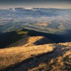 Podejście na Baraniec od południowej strony. Na horyzoncie Niskie Tatry | Fot. Karol...