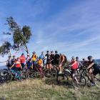 Lądkowa ekipa rowerowa pod wodzą Zosi Wetuli i Janusza Gołąba. Zdjęcie Paweł Dywański