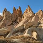  Turcja - Kapadocja: Tak zwana Biała Dolina, zmienia swoją kolorystykę w zależności...