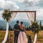 Kto nie marzy o ślubie z takim widokiem i to w sercu Beskidów? Zdjęcie z archiwum...