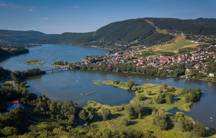 Jezioro Międzybrodzkie i Góra Żar. Fot. Adobe Stock | www.januszkurek.com