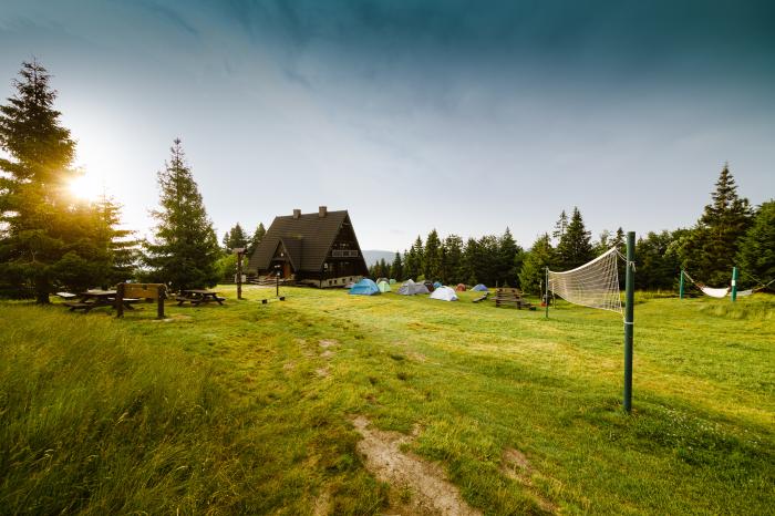 Bacówka PTTK na Hali Rycerzowej. Fot. Adobe Stock, Radosław Dybała